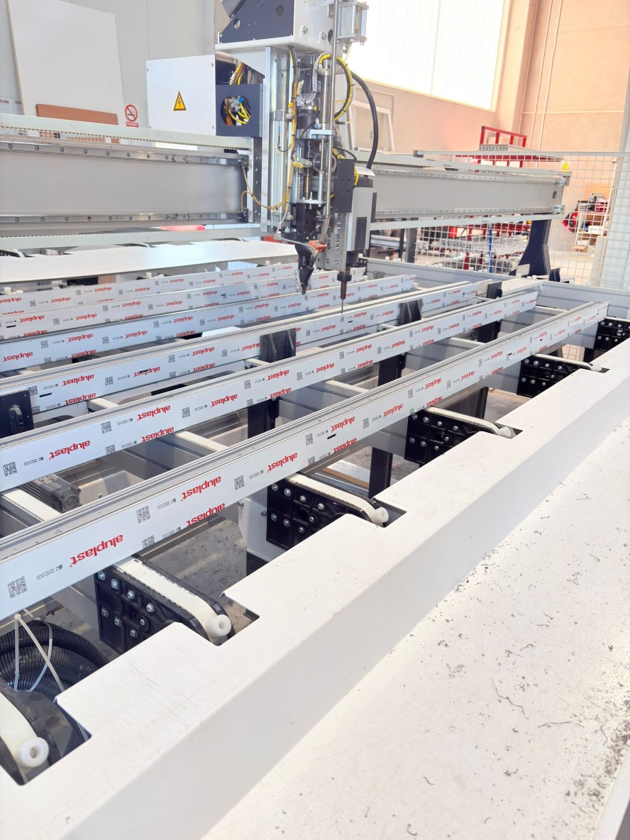 B2 Cerramientos b2-cerramientos-fabrica-ventanas-pvc-at-17.56.51-1 Nosotros  